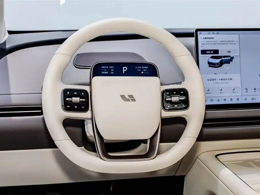 Li Auto i8 — фото 1