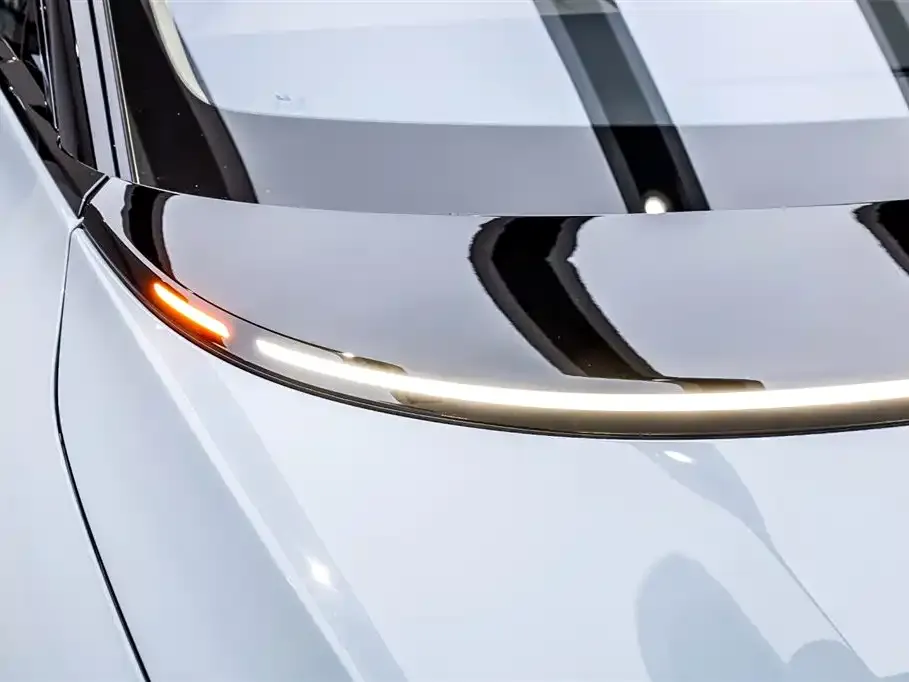 Li Auto i8 — фото 3
