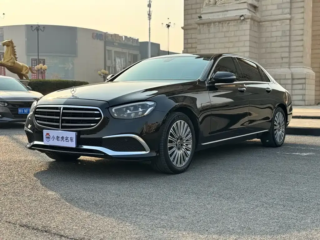 Mercedes-Benz E-Class — фото 1