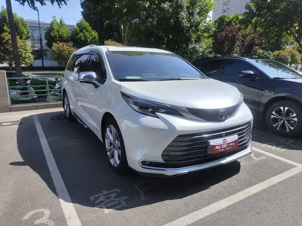 Toyota Sienna — фото 9