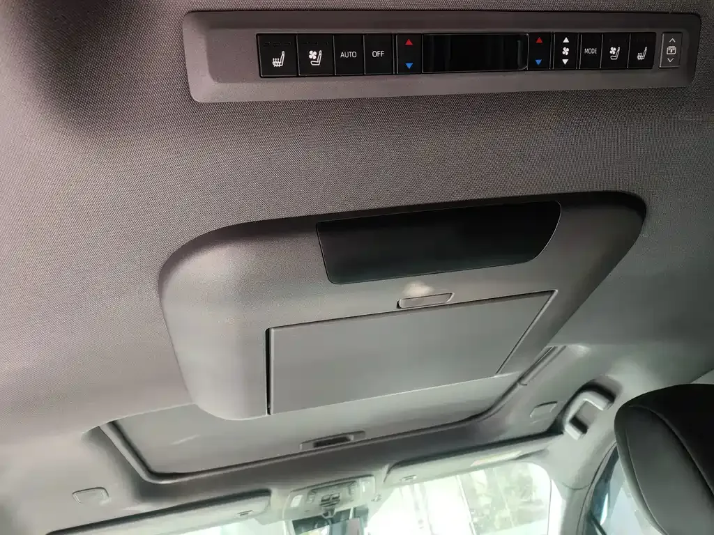 Toyota Sienna — фото 8