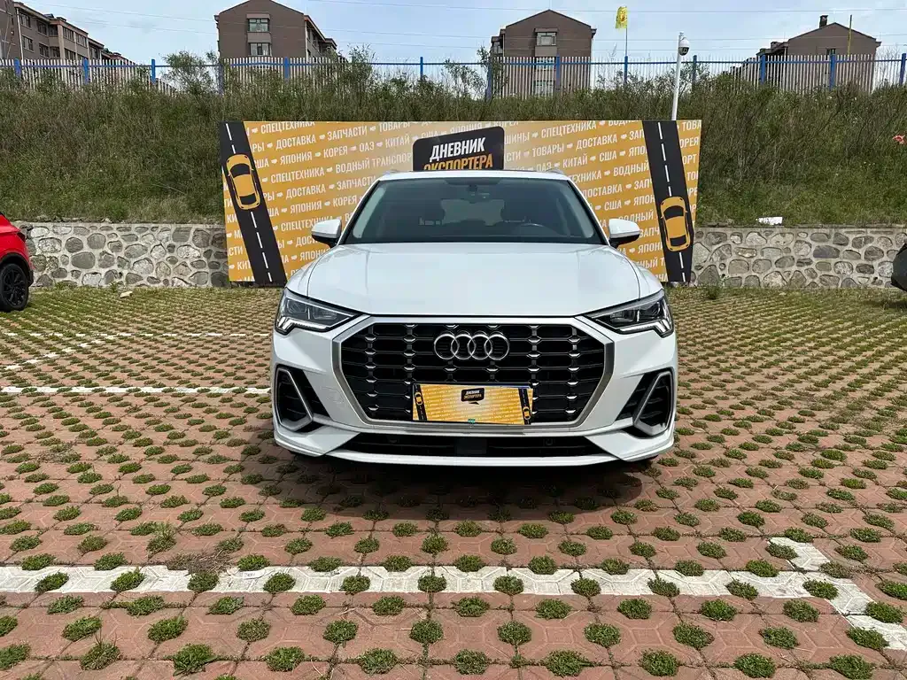 Audi Q3 — фото 1