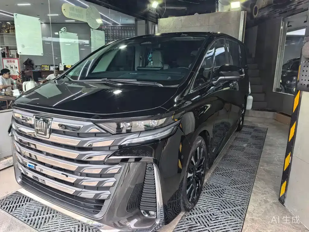 Toyota Vellfire — фото 1