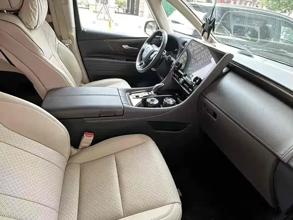 Toyota Vellfire — фото 8