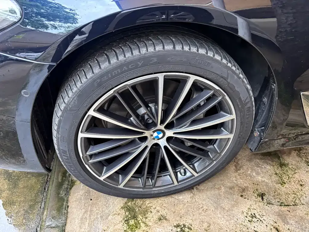 BMW 5 Series — фото 9
