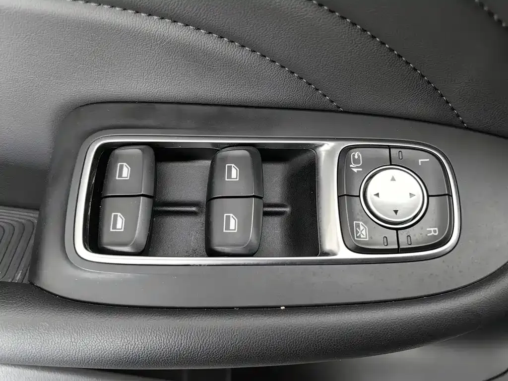 Roewe iMAX8 — фото 2