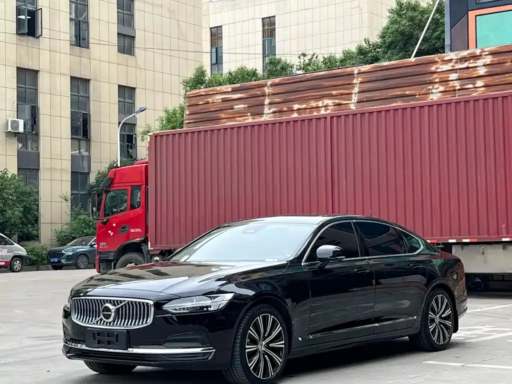 Volvo S90 — фото 1