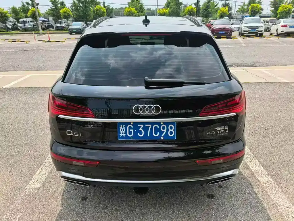 Audi Q5L — фото 10