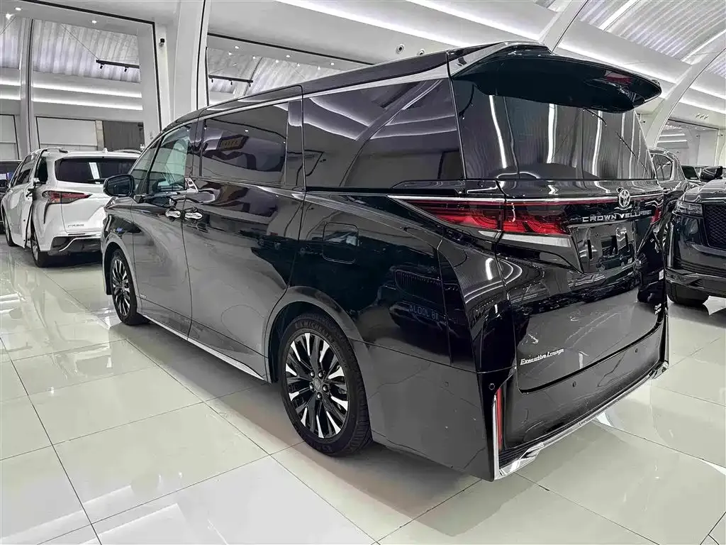 Toyota Vellfire — фото 5
