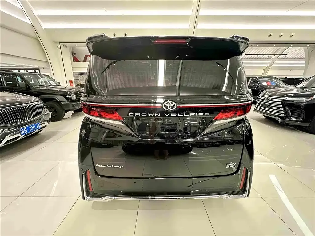 Toyota Vellfire — фото 6