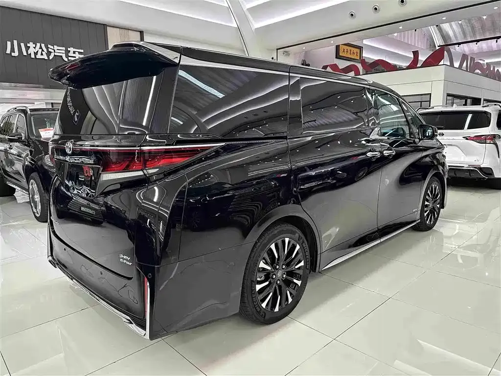 Toyota Vellfire — фото 9