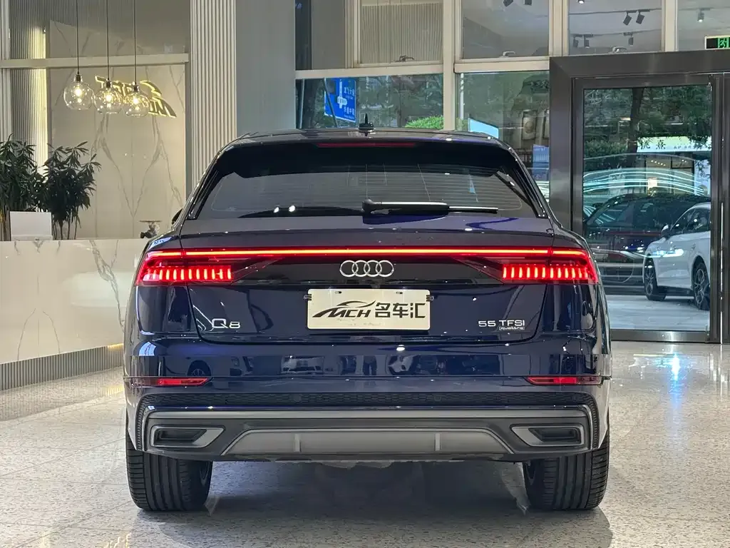 Audi Q8 — фото 6