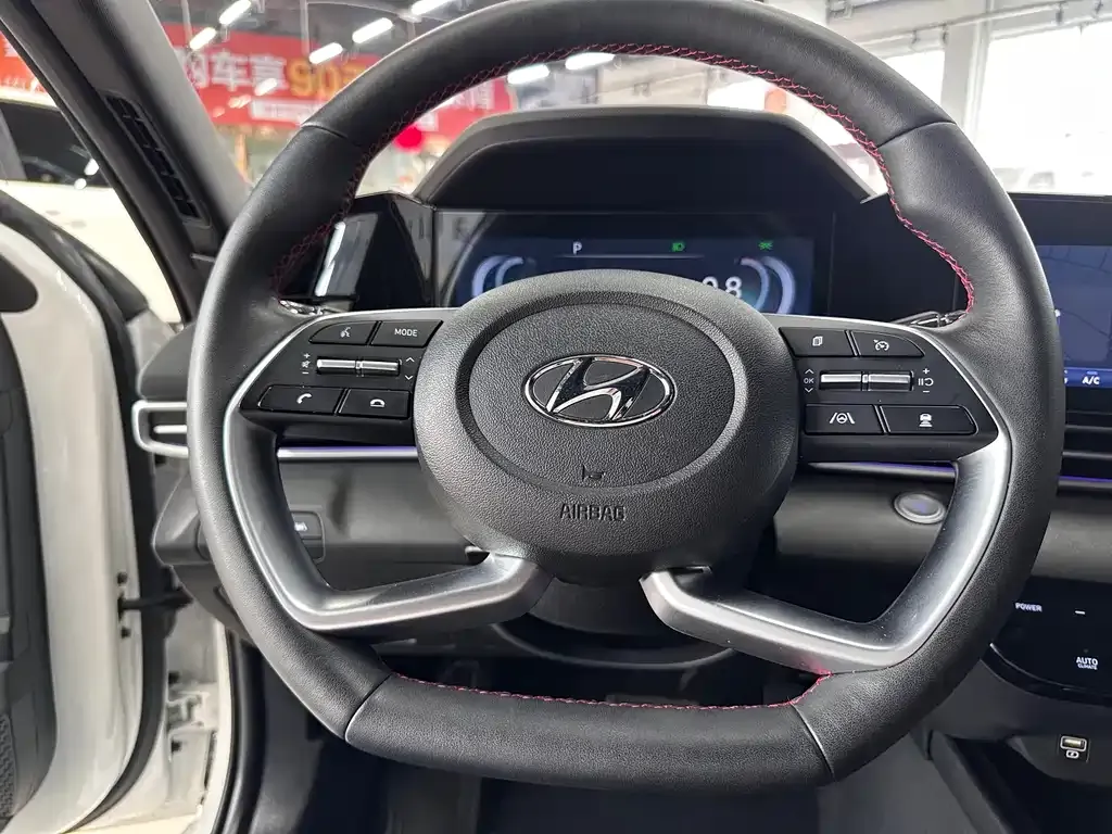 Hyundai Elantra — фото 2