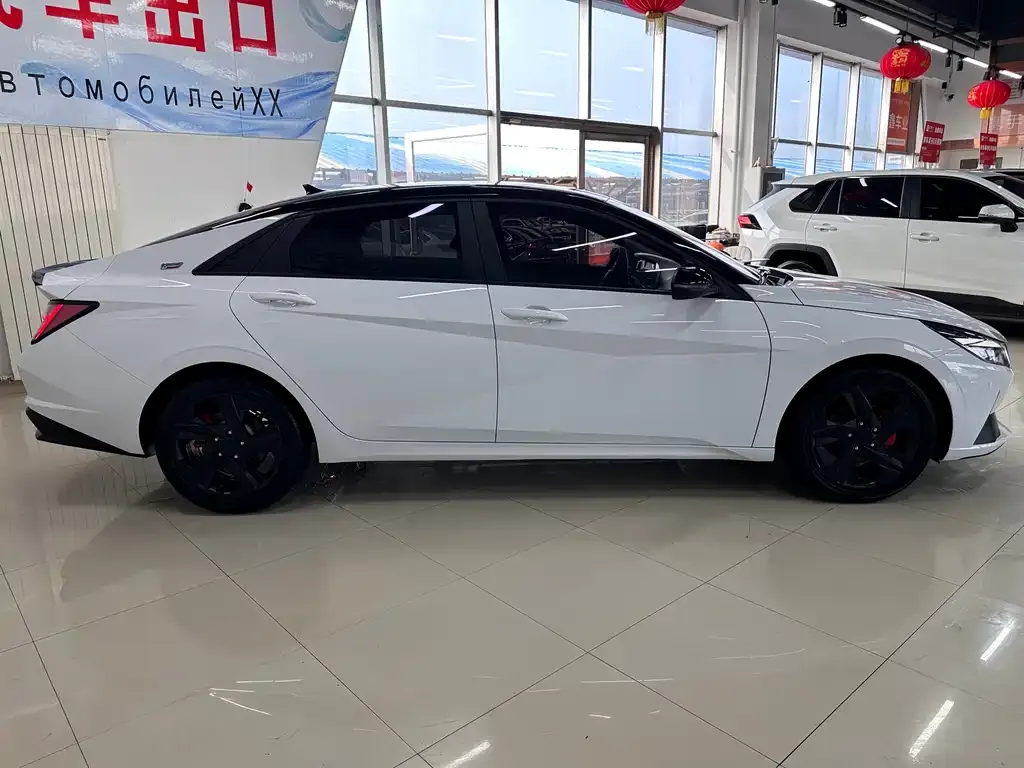 Hyundai Elantra — фото 3