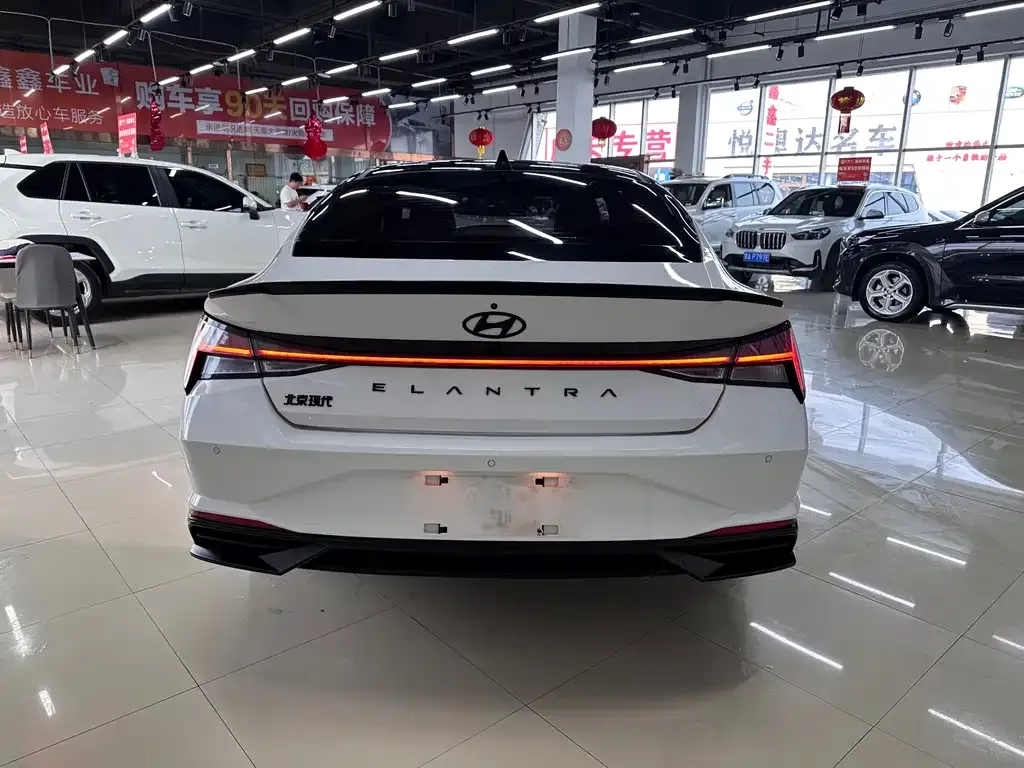 Hyundai Elantra — фото 9