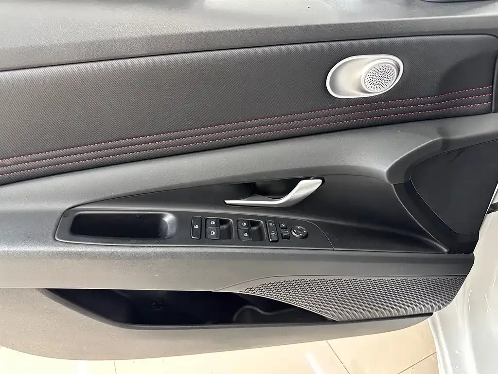 Hyundai Elantra — фото 10