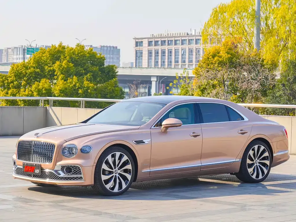 Bentley Flying Spur — фото 1