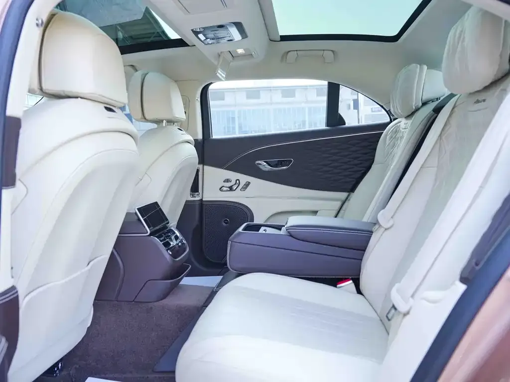 Bentley Flying Spur — фото 9