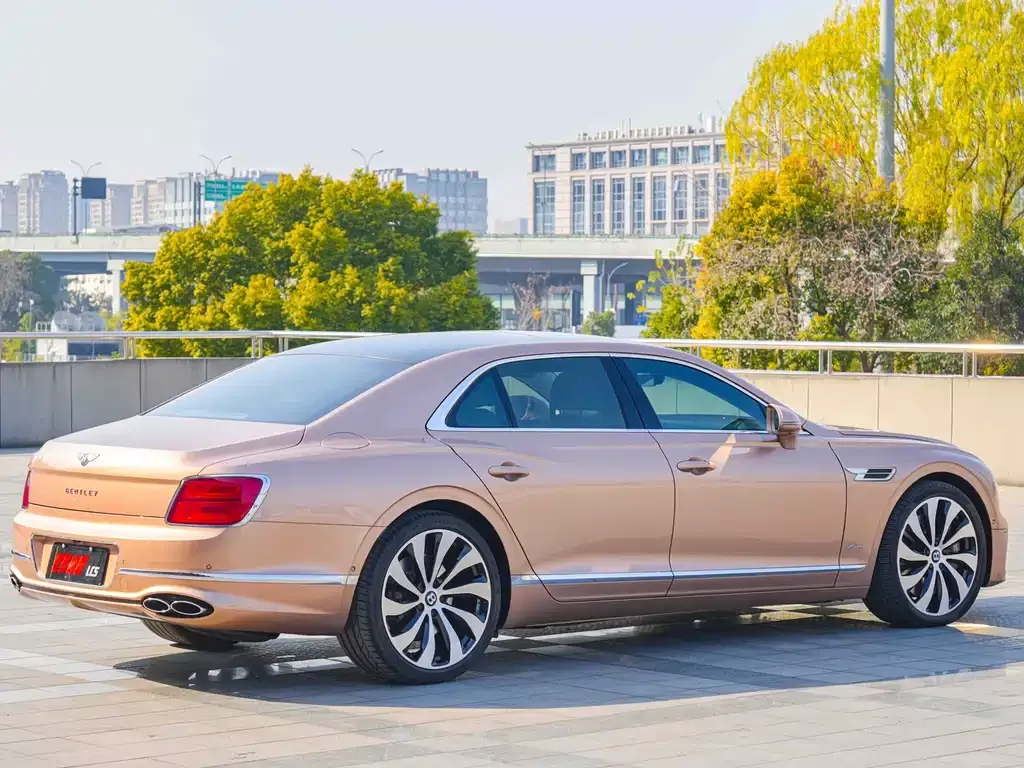 Bentley Flying Spur — фото 8