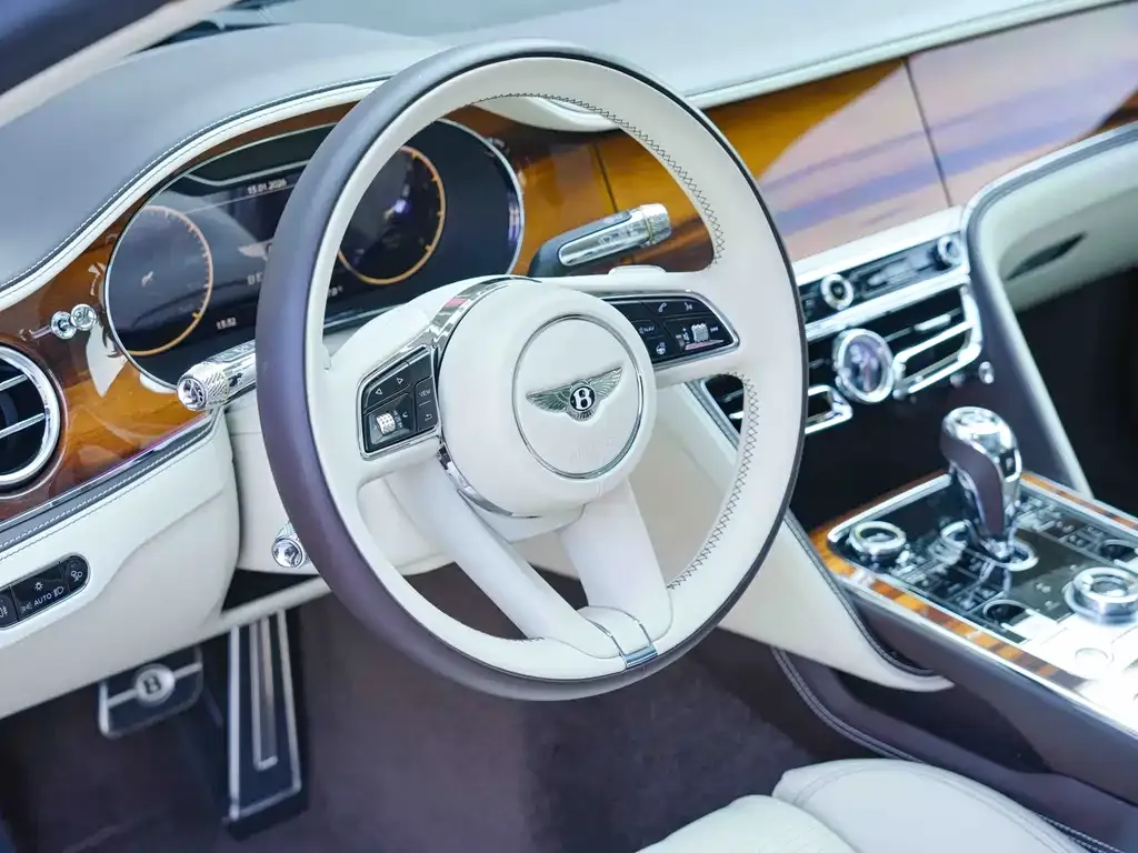 Bentley Flying Spur — фото 3