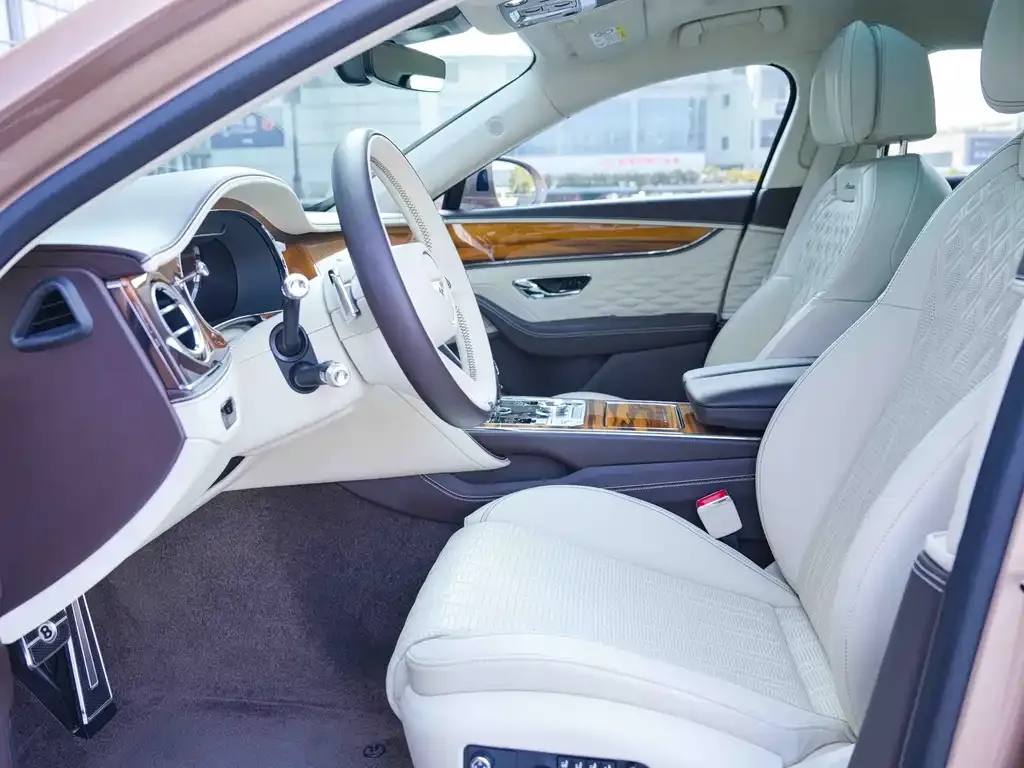 Bentley Flying Spur — фото 10