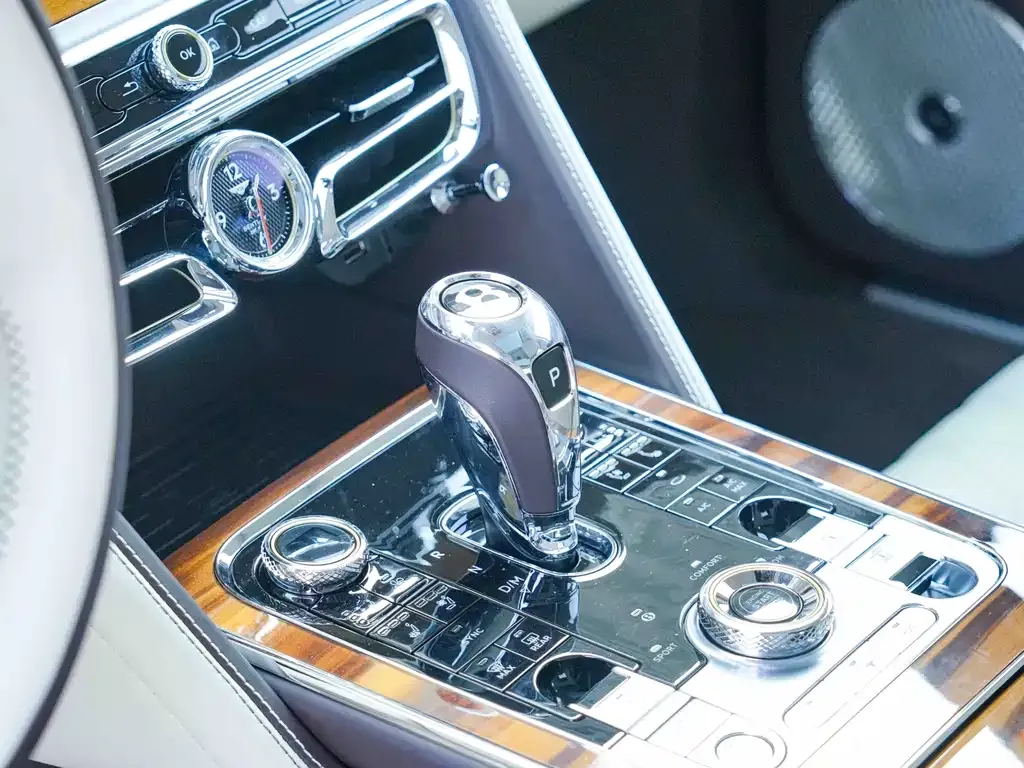 Bentley Flying Spur — фото 4