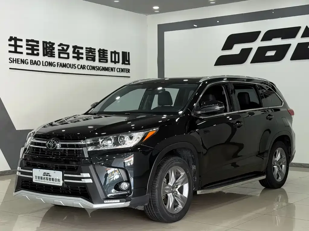 Toyota Highlander — фото 1