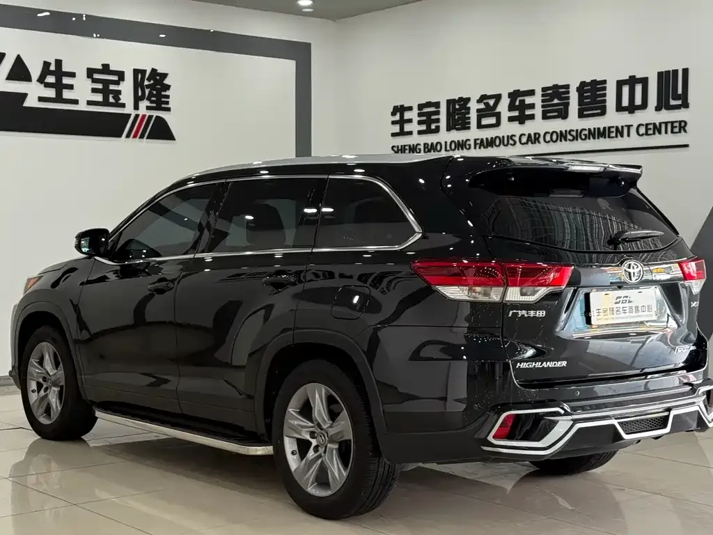 Toyota Highlander — фото 7