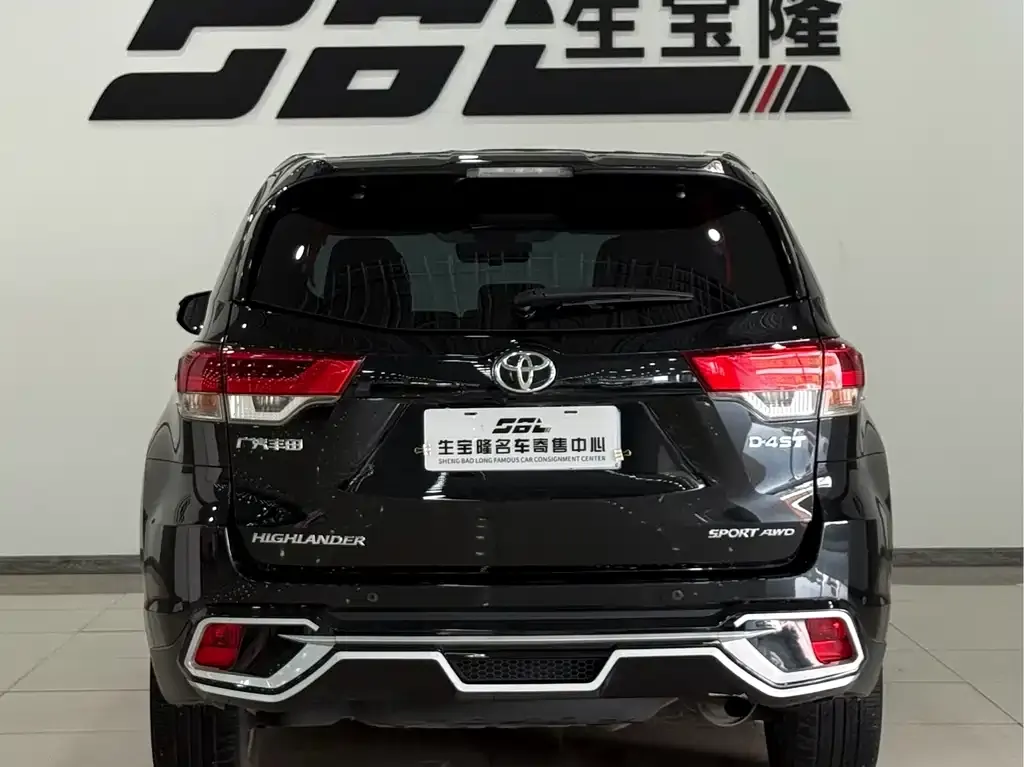 Toyota Highlander — фото 10