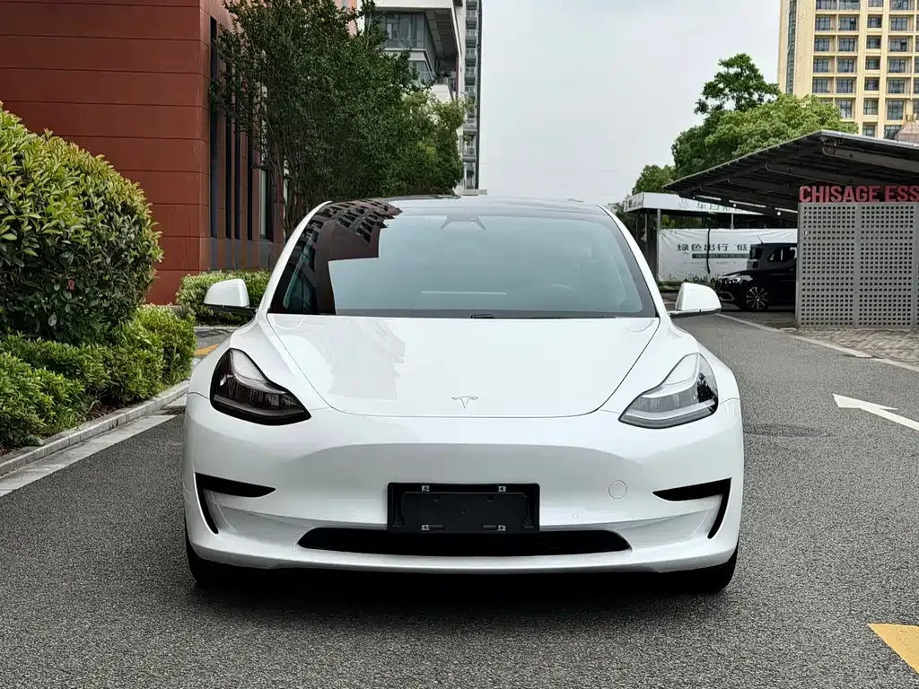 Tesla Model 3 — фото 8