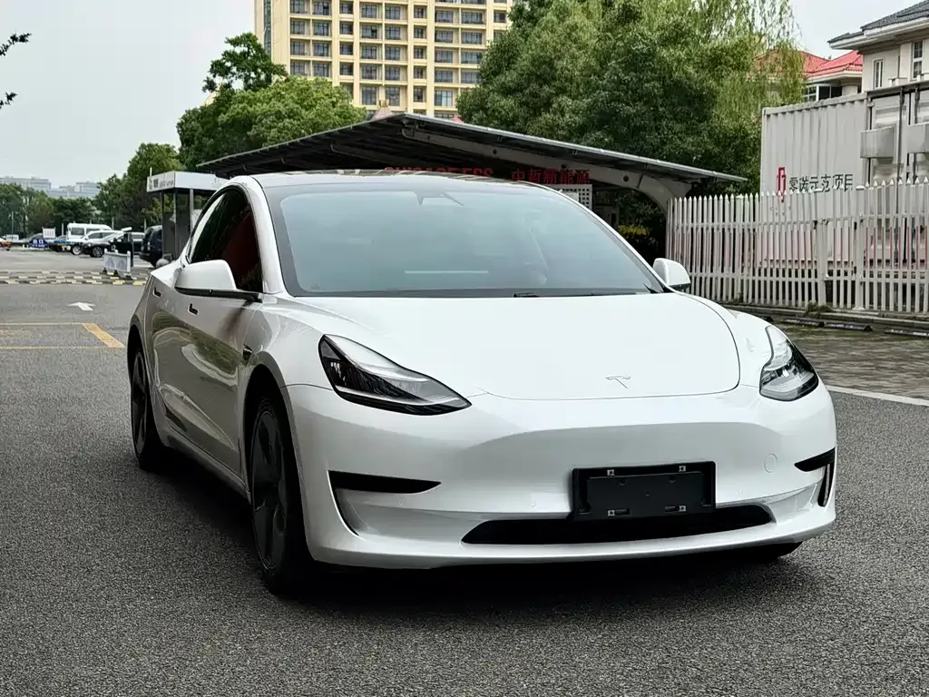 Tesla Model 3 — фото 9