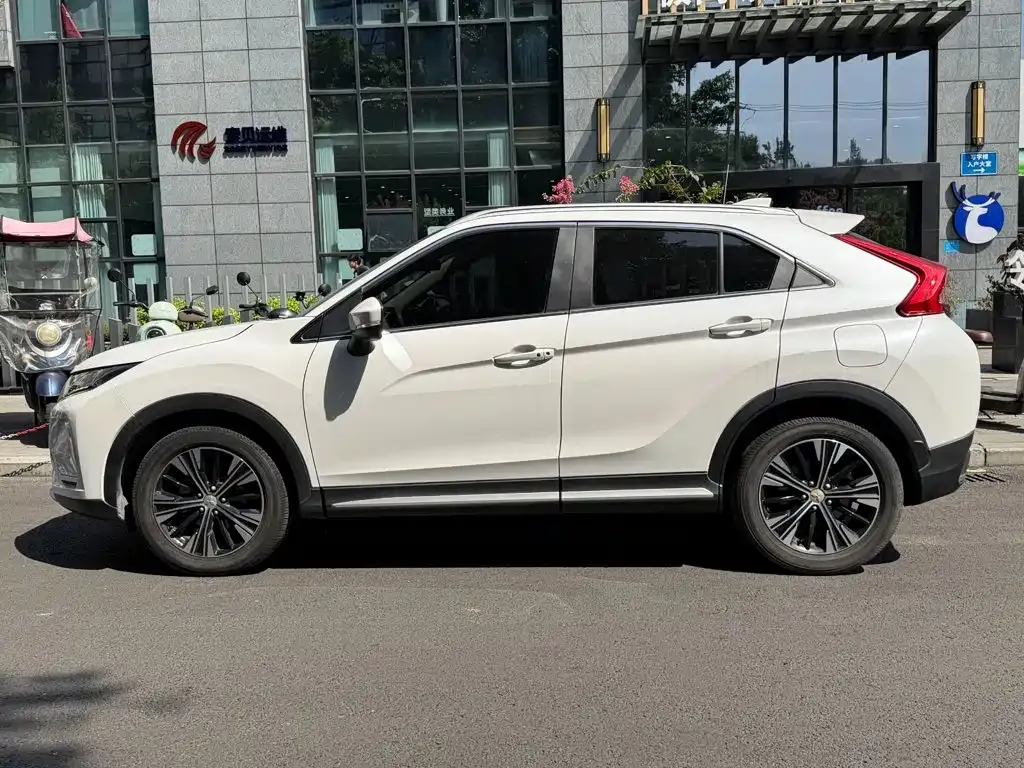 Mitsubishi Eclipse Cross — фото 7