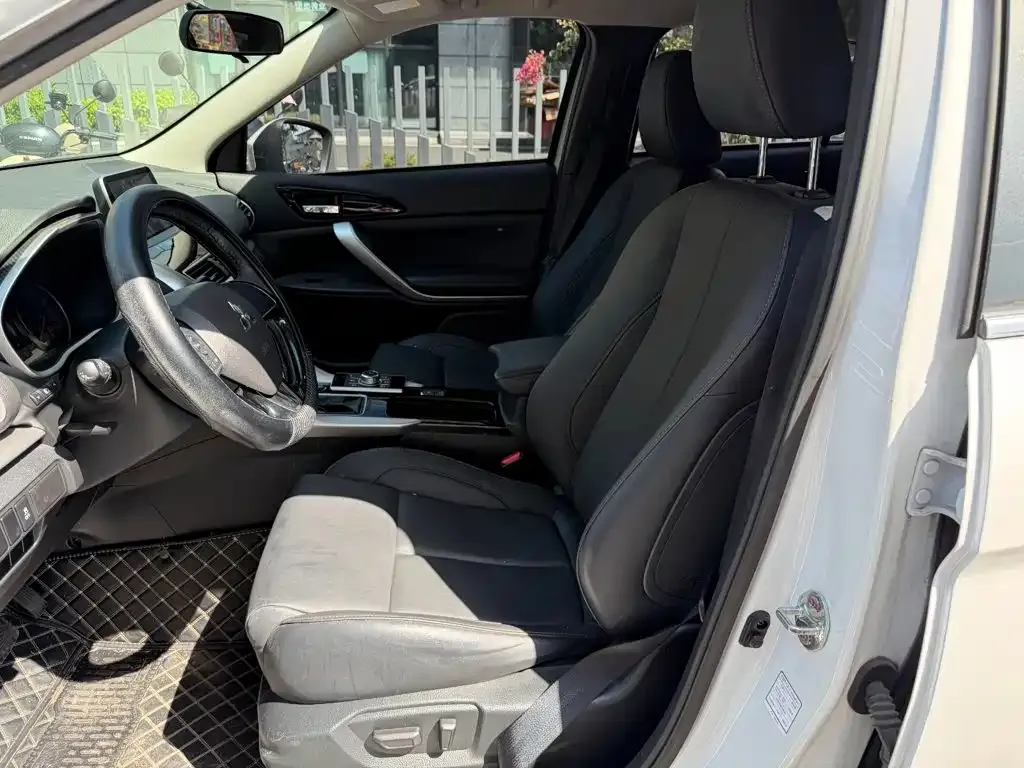 Mitsubishi Eclipse Cross — фото 10