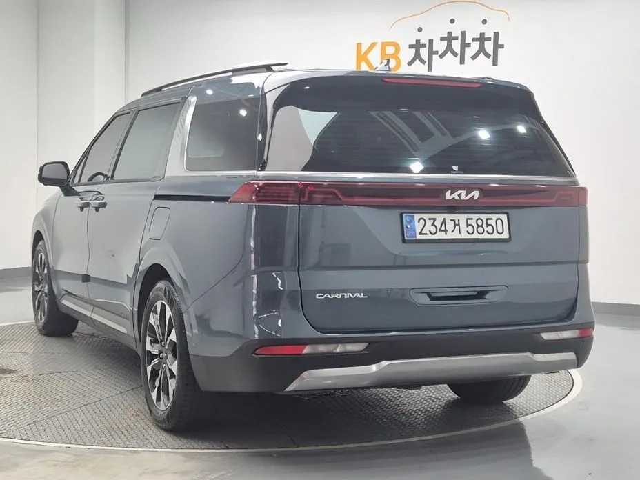 Kia Carnival — фото 4