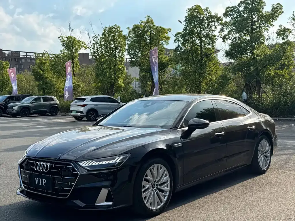 Audi A7L — фото 1