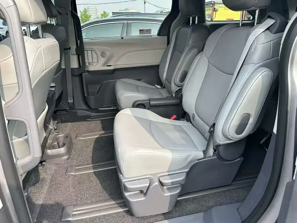 Toyota Sienna 2024 из CN, фото 7