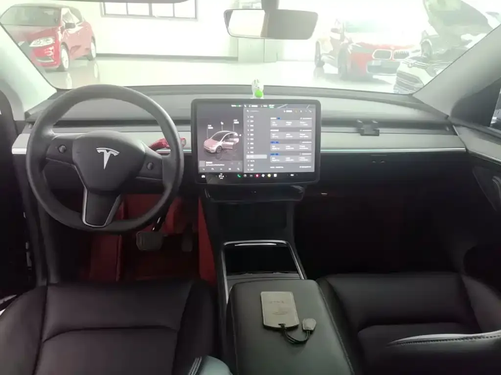 Tesla Model Y — фото 4