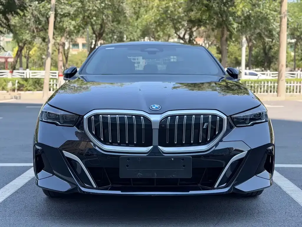 BMW i5 — фото 2