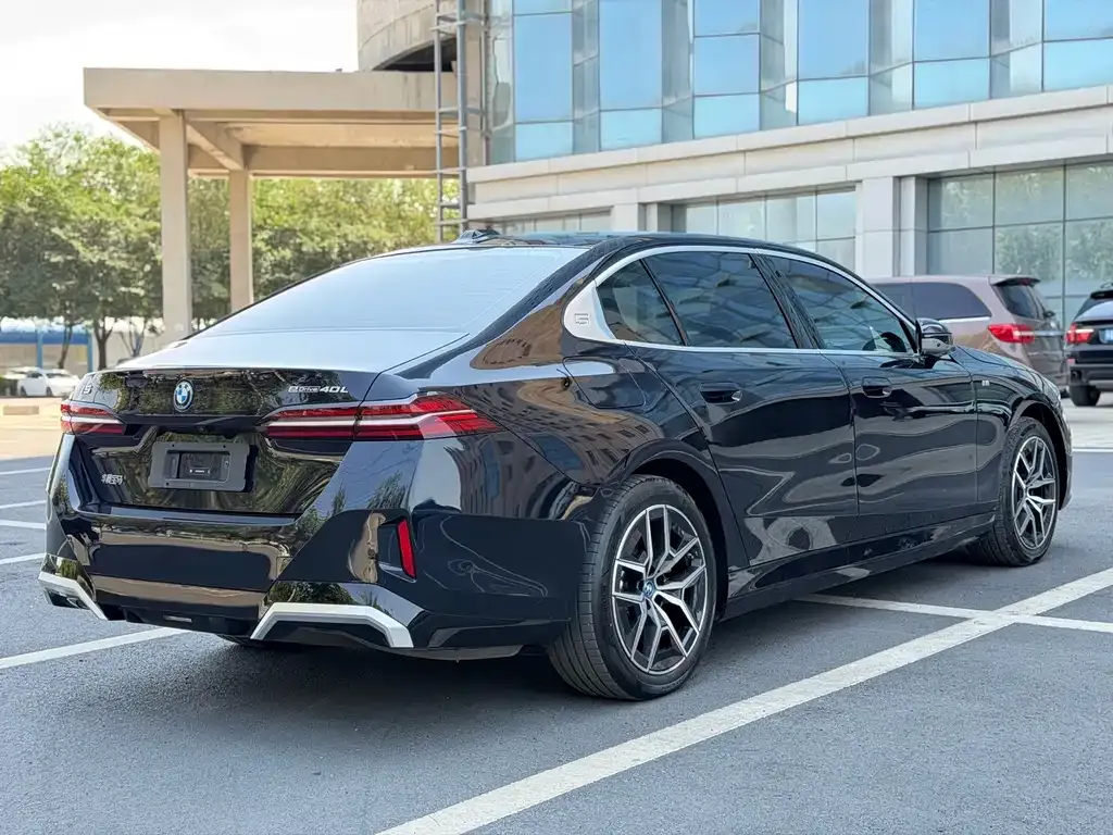 BMW i5 — фото 7