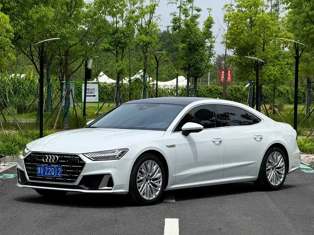 Audi A7L — фото 1
