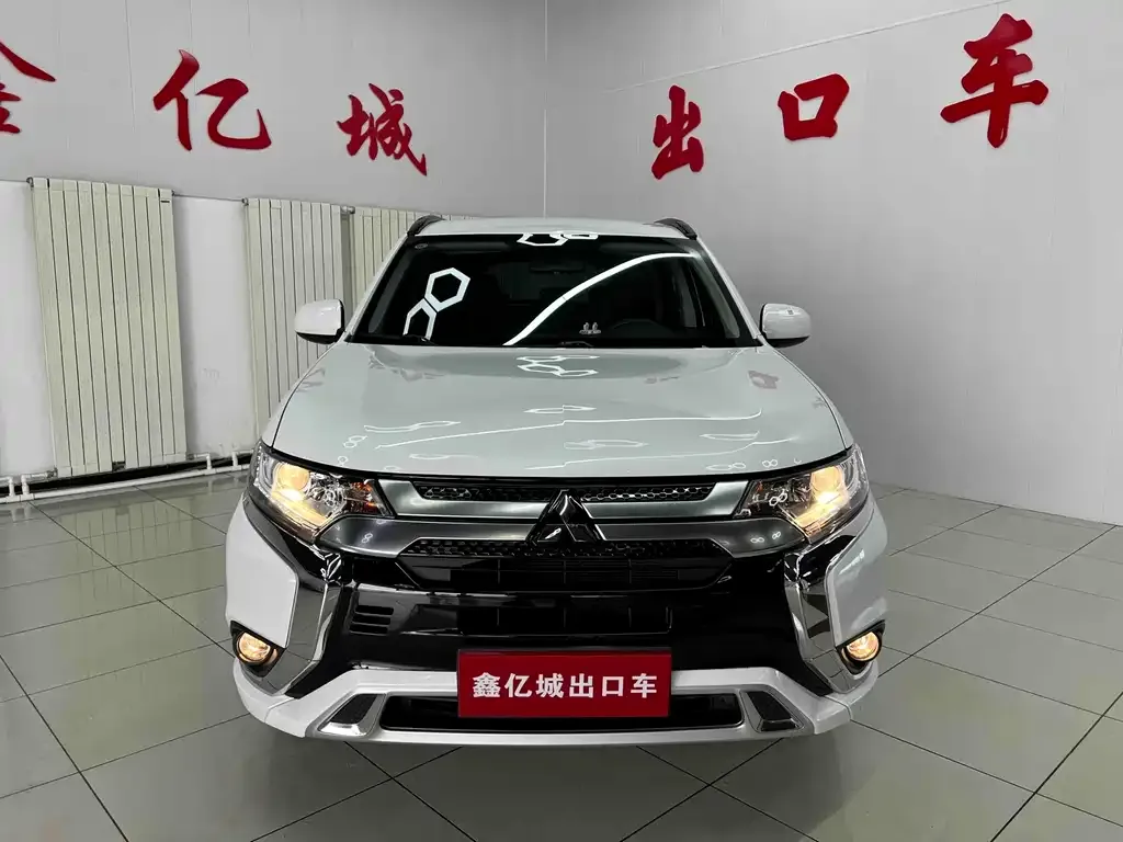 Mitsubishi Outlander — фото 8