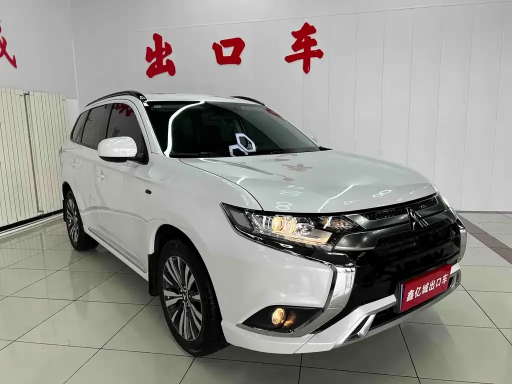 Mitsubishi Outlander — фото 9