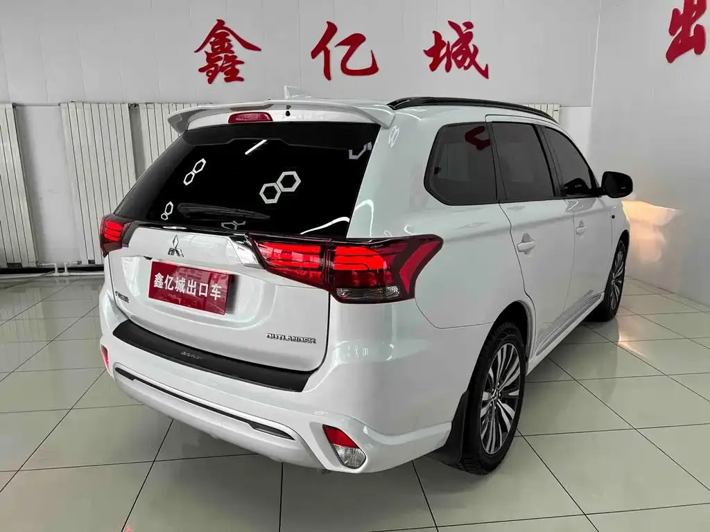 Mitsubishi Outlander — фото 3