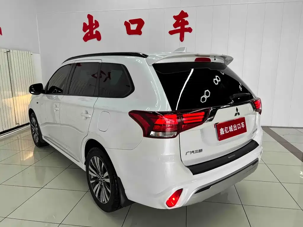 Mitsubishi Outlander — фото 4
