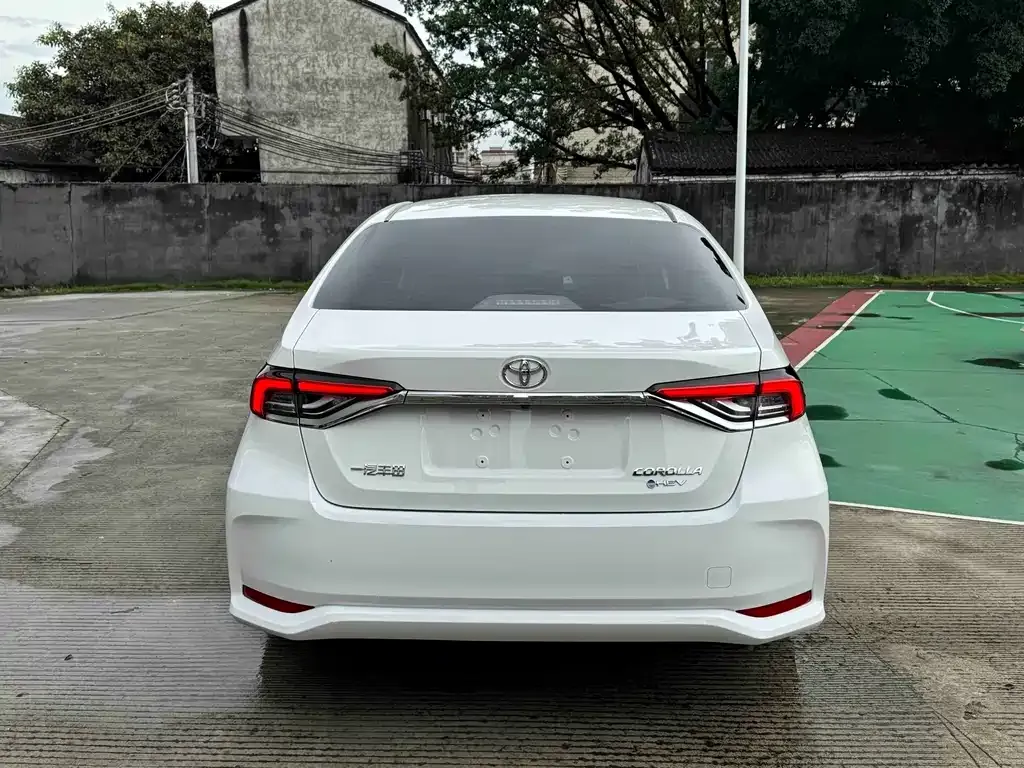 Toyota Corolla — фото 9