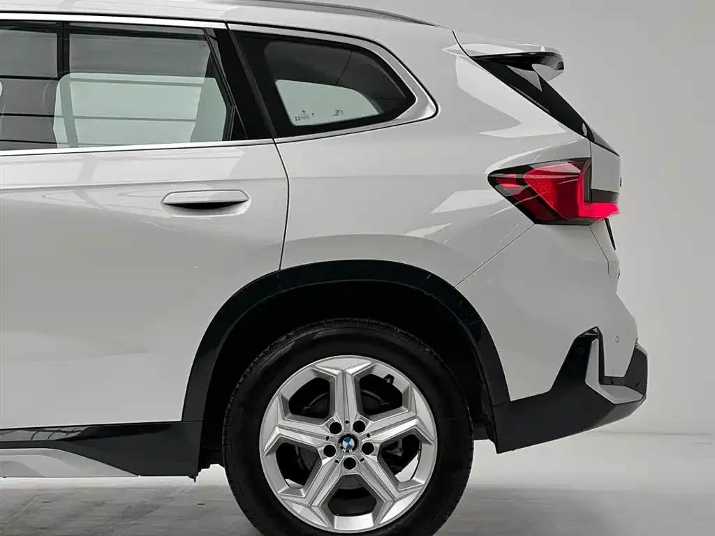 BMW X1 — фото 9