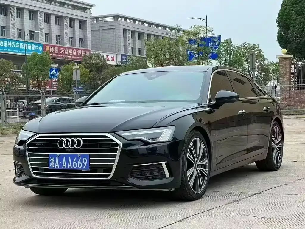 Audi A6L — фото 1