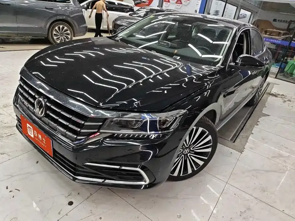 Volkswagen Passat — фото 1