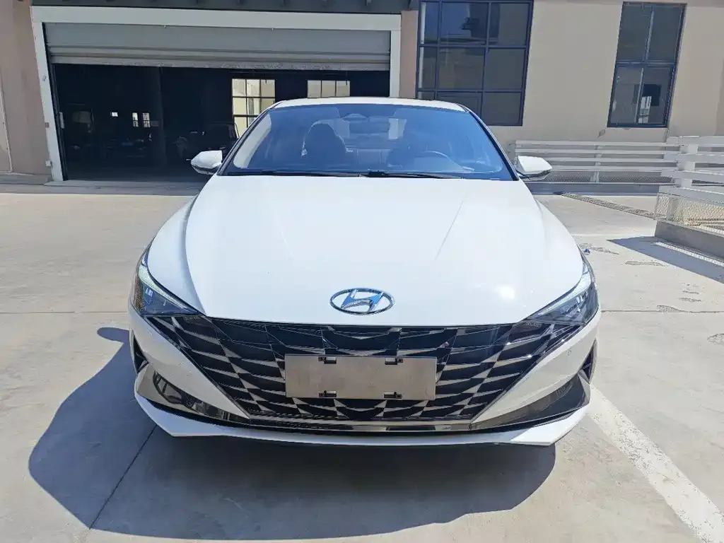 Hyundai Elantra — фото 4