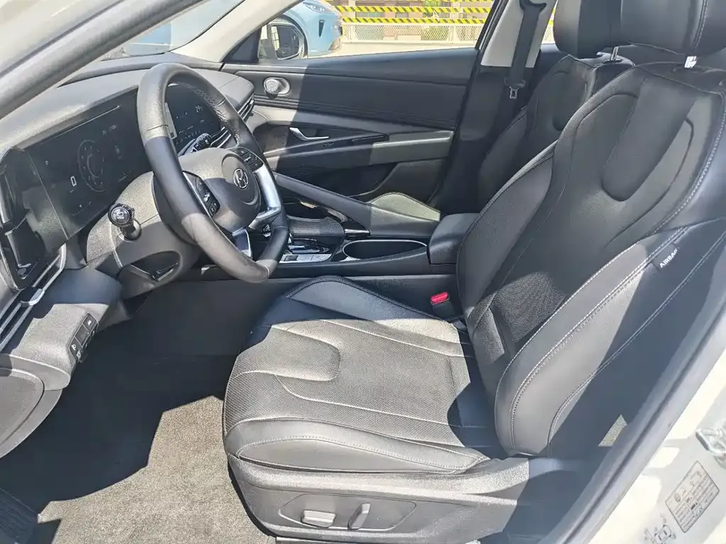 Hyundai Elantra — фото 10